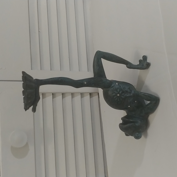 Froggy leg up tealight candle holder - Picture 3 of 4